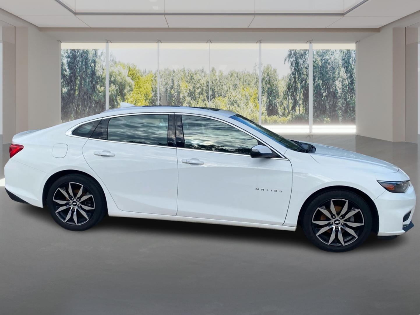 2016 WHITE CHEVROLET MALIBU LT (1G1ZE5ST0GF) with an 1.5L engine, Automatic transmission, located at 908 SE 14th Street, Des Moines, IA, 50317, (515) 281-0330, 41.580303, -93.597046- Photo#1