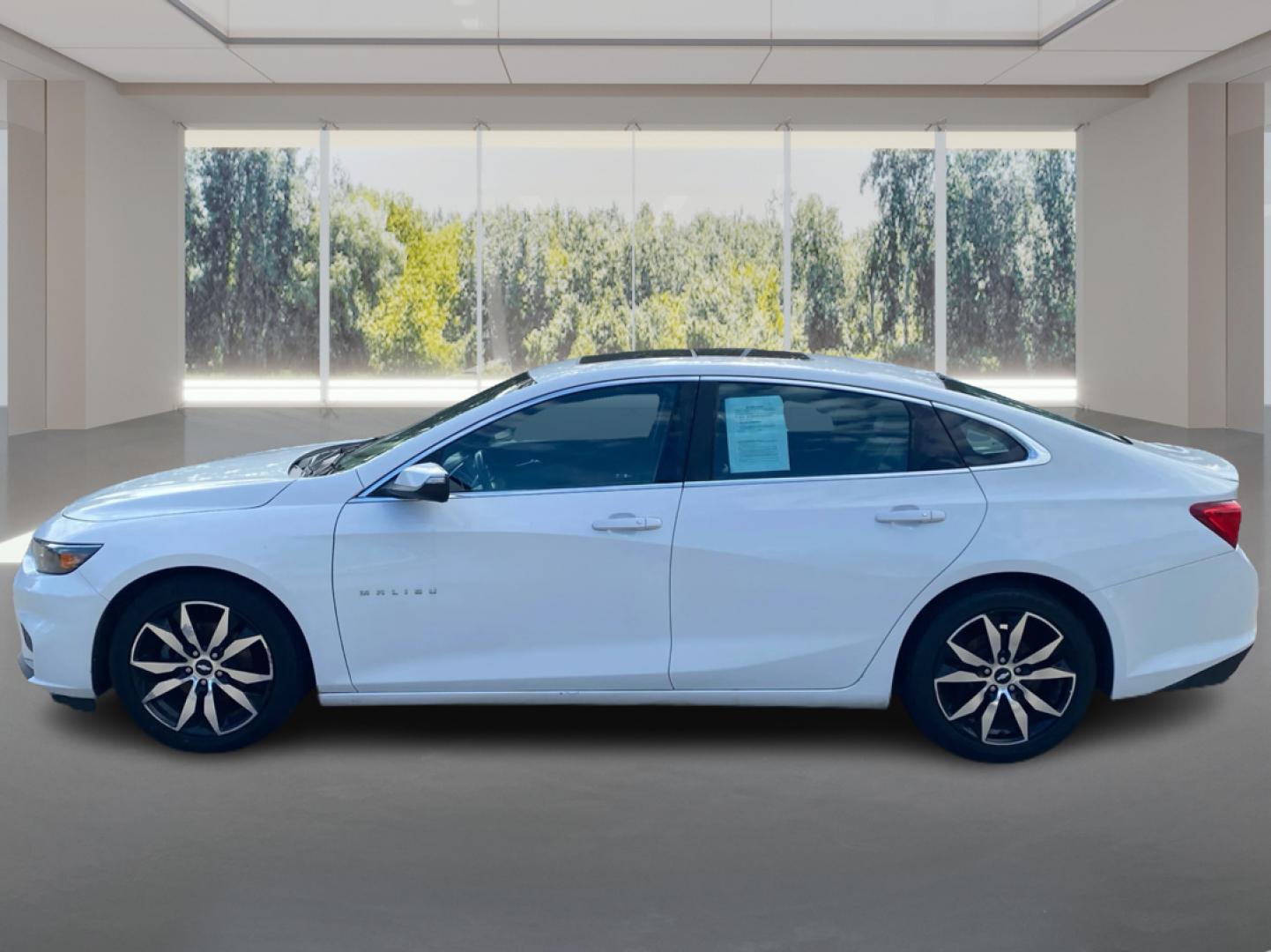 2016 WHITE CHEVROLET MALIBU LT (1G1ZE5ST0GF) with an 1.5L engine, Automatic transmission, located at 908 SE 14th Street, Des Moines, IA, 50317, (515) 281-0330, 41.580303, -93.597046- Photo#5