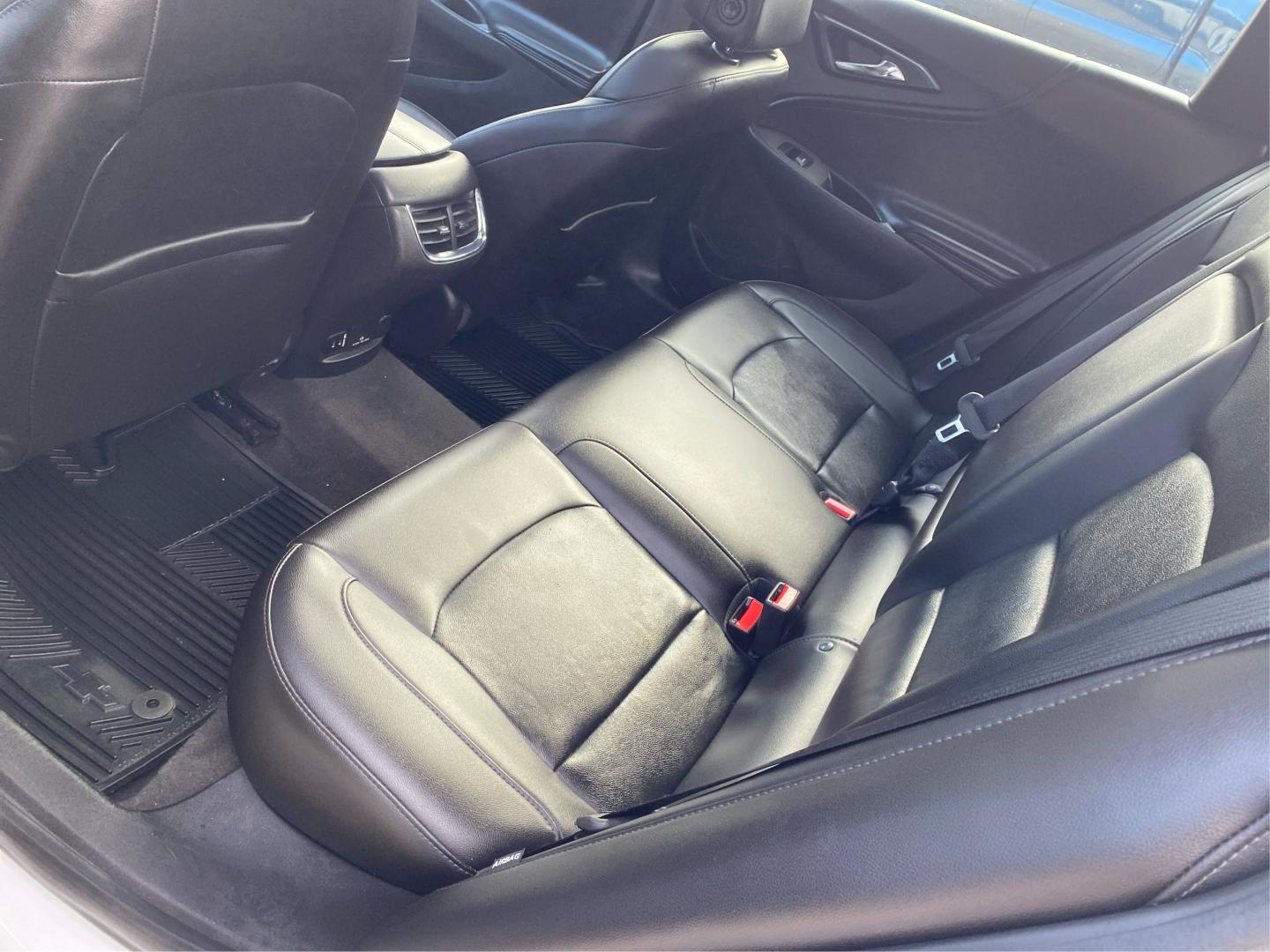 2016 WHITE CHEVROLET MALIBU LT (1G1ZE5ST0GF) with an 1.5L engine, Automatic transmission, located at 908 SE 14th Street, Des Moines, IA, 50317, (515) 281-0330, 41.580303, -93.597046- Photo#9