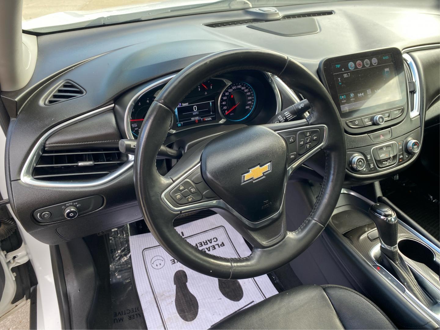 2016 WHITE CHEVROLET MALIBU LT (1G1ZE5ST0GF) with an 1.5L engine, Automatic transmission, located at 908 SE 14th Street, Des Moines, IA, 50317, (515) 281-0330, 41.580303, -93.597046- Photo#16