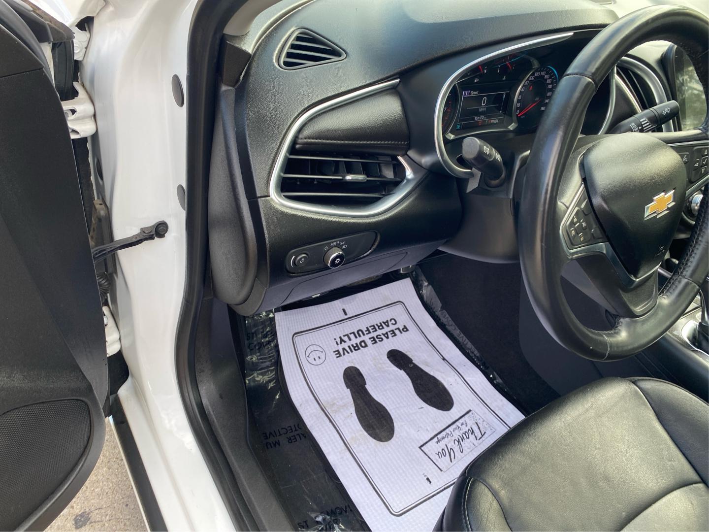 2016 WHITE CHEVROLET MALIBU LT (1G1ZE5ST0GF) with an 1.5L engine, Automatic transmission, located at 908 SE 14th Street, Des Moines, IA, 50317, (515) 281-0330, 41.580303, -93.597046- Photo#17