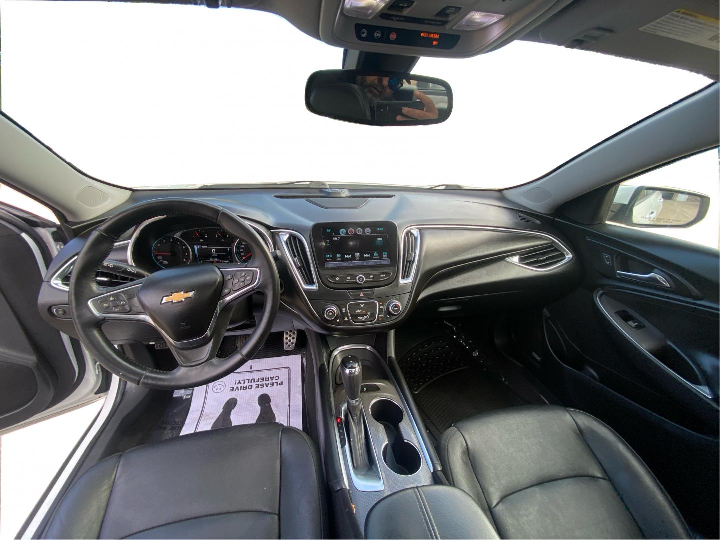 2016 WHITE CHEVROLET MALIBU LT (1G1ZE5ST0GF) with an 1.5L engine, Automatic transmission, located at 908 SE 14th Street, Des Moines, IA, 50317, (515) 281-0330, 41.580303, -93.597046- Photo#22