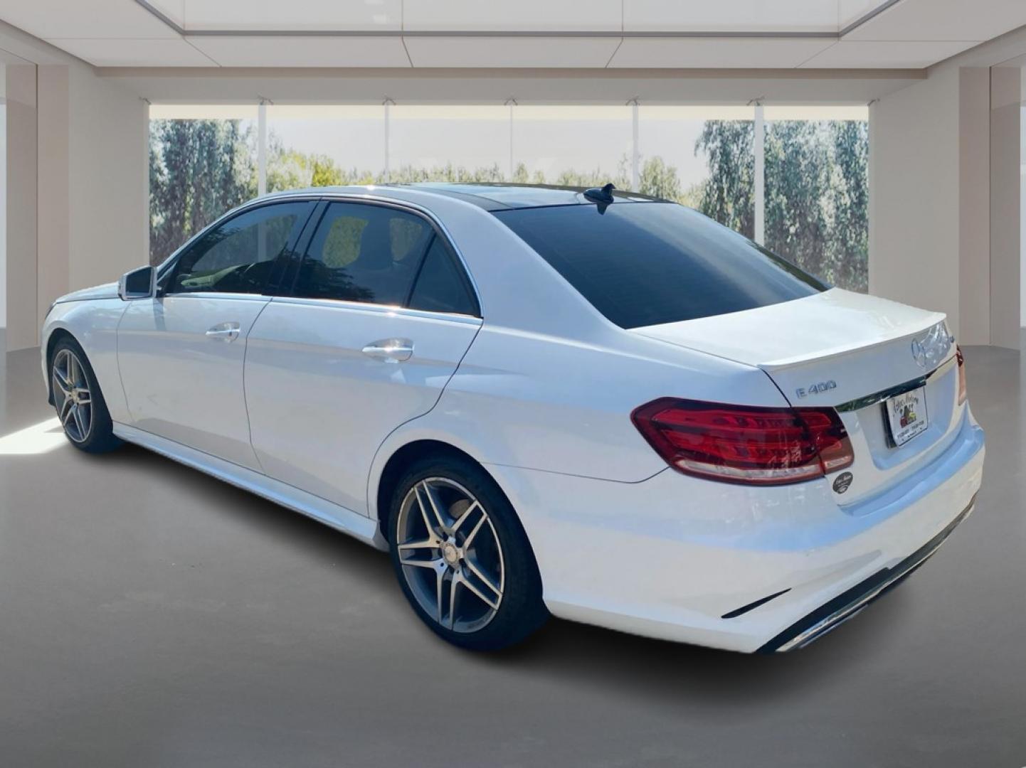 2015 WHITE MERCEDES-BENZ E-CLASS E400 4MATIC (WDDHF6HBXFB) with an 3.0L engine, Automatic transmission, located at 908 SE 14th Street, Des Moines, IA, 50317, (515) 281-0330, 41.580303, -93.597046- Photo#4