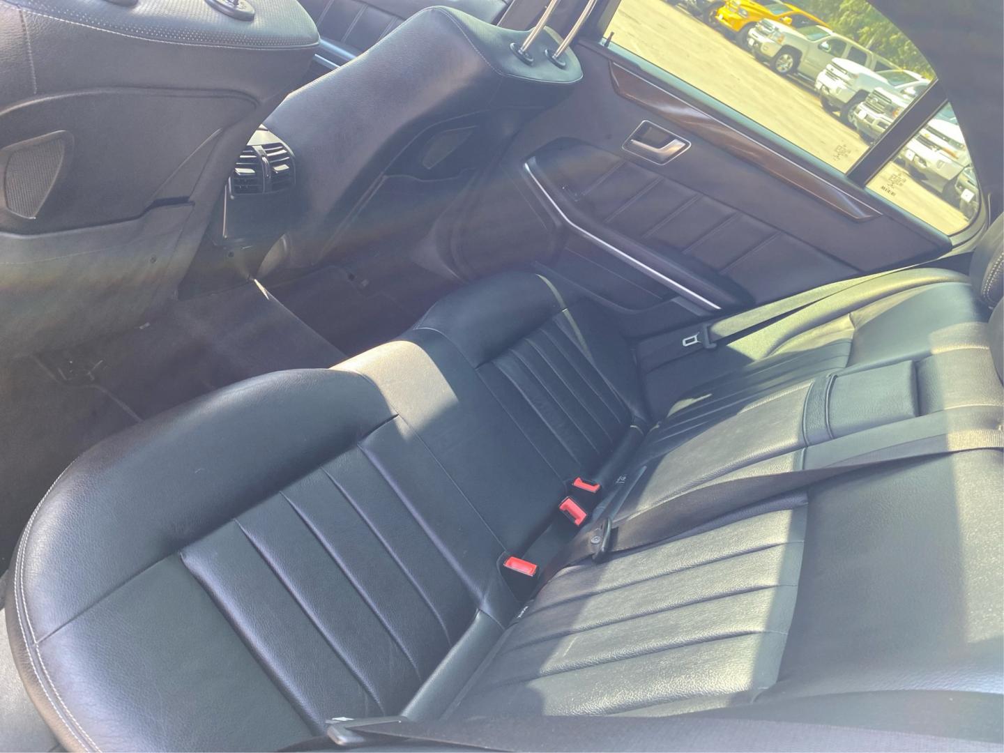 2015 WHITE MERCEDES-BENZ E-CLASS E400 4MATIC (WDDHF6HBXFB) with an 3.0L engine, Automatic transmission, located at 908 SE 14th Street, Des Moines, IA, 50317, (515) 281-0330, 41.580303, -93.597046- Photo#9