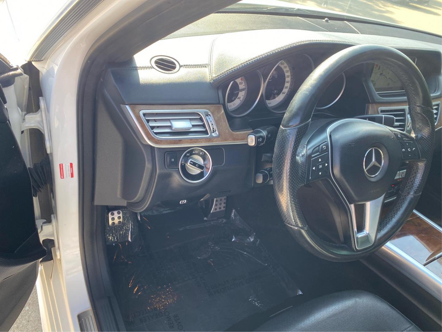 2015 WHITE MERCEDES-BENZ E-CLASS E400 4MATIC (WDDHF6HBXFB) with an 3.0L engine, Automatic transmission, located at 908 SE 14th Street, Des Moines, IA, 50317, (515) 281-0330, 41.580303, -93.597046- Photo#17