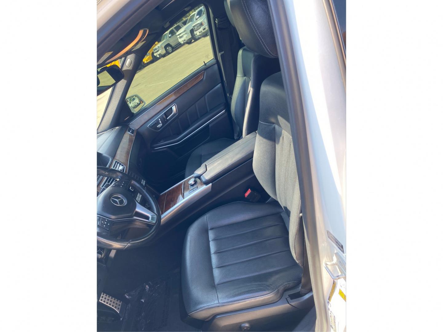 2015 WHITE MERCEDES-BENZ E-CLASS E400 4MATIC (WDDHF6HBXFB) with an 3.0L engine, Automatic transmission, located at 908 SE 14th Street, Des Moines, IA, 50317, (515) 281-0330, 41.580303, -93.597046- Photo#18