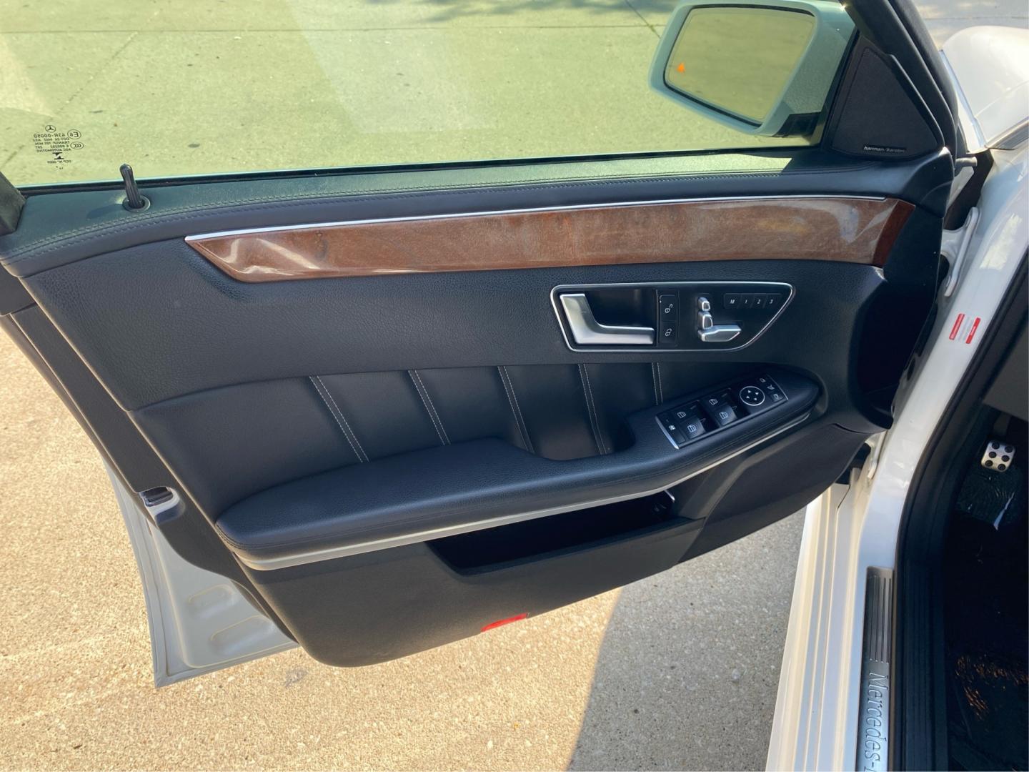 2015 WHITE MERCEDES-BENZ E-CLASS E400 4MATIC (WDDHF6HBXFB) with an 3.0L engine, Automatic transmission, located at 908 SE 14th Street, Des Moines, IA, 50317, (515) 281-0330, 41.580303, -93.597046- Photo#19