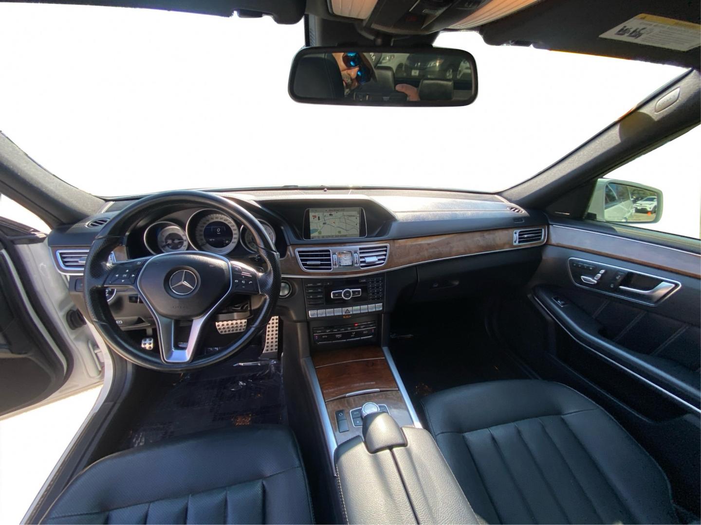 2015 WHITE MERCEDES-BENZ E-CLASS E400 4MATIC (WDDHF6HBXFB) with an 3.0L engine, Automatic transmission, located at 908 SE 14th Street, Des Moines, IA, 50317, (515) 281-0330, 41.580303, -93.597046- Photo#22