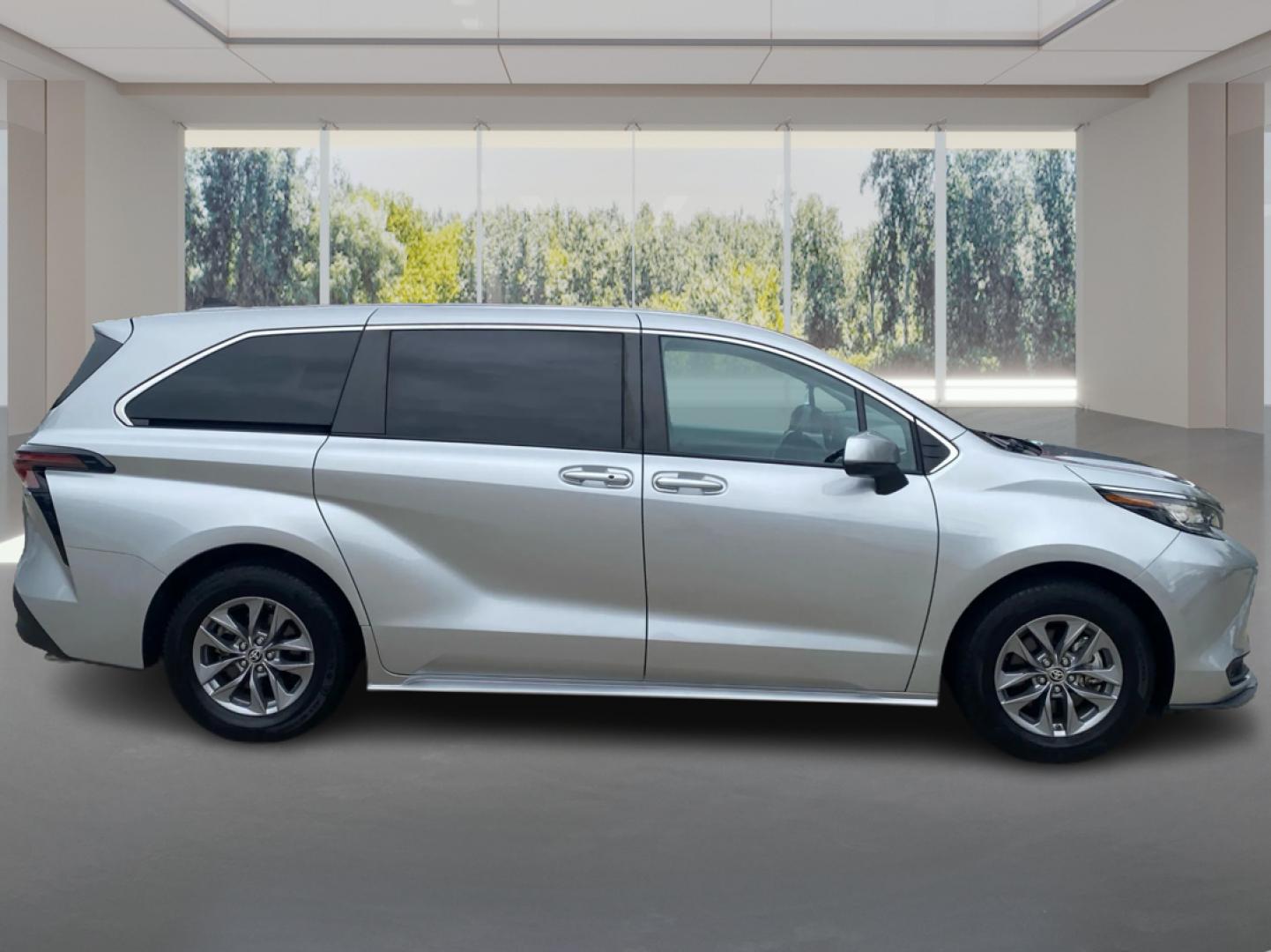 2023 SILVER TOYOTA SIENNA LE (5TDKRKEC7PS) with an 2.5L engine, Continuously Variable transmission, located at 908 SE 14th Street, Des Moines, IA, 50317, (515) 281-0330, 41.580303, -93.597046- Photo#1