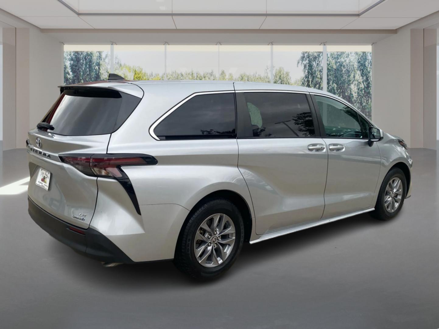 2023 SILVER TOYOTA SIENNA LE (5TDKRKEC7PS) with an 2.5L engine, Continuously Variable transmission, located at 908 SE 14th Street, Des Moines, IA, 50317, (515) 281-0330, 41.580303, -93.597046- Photo#2