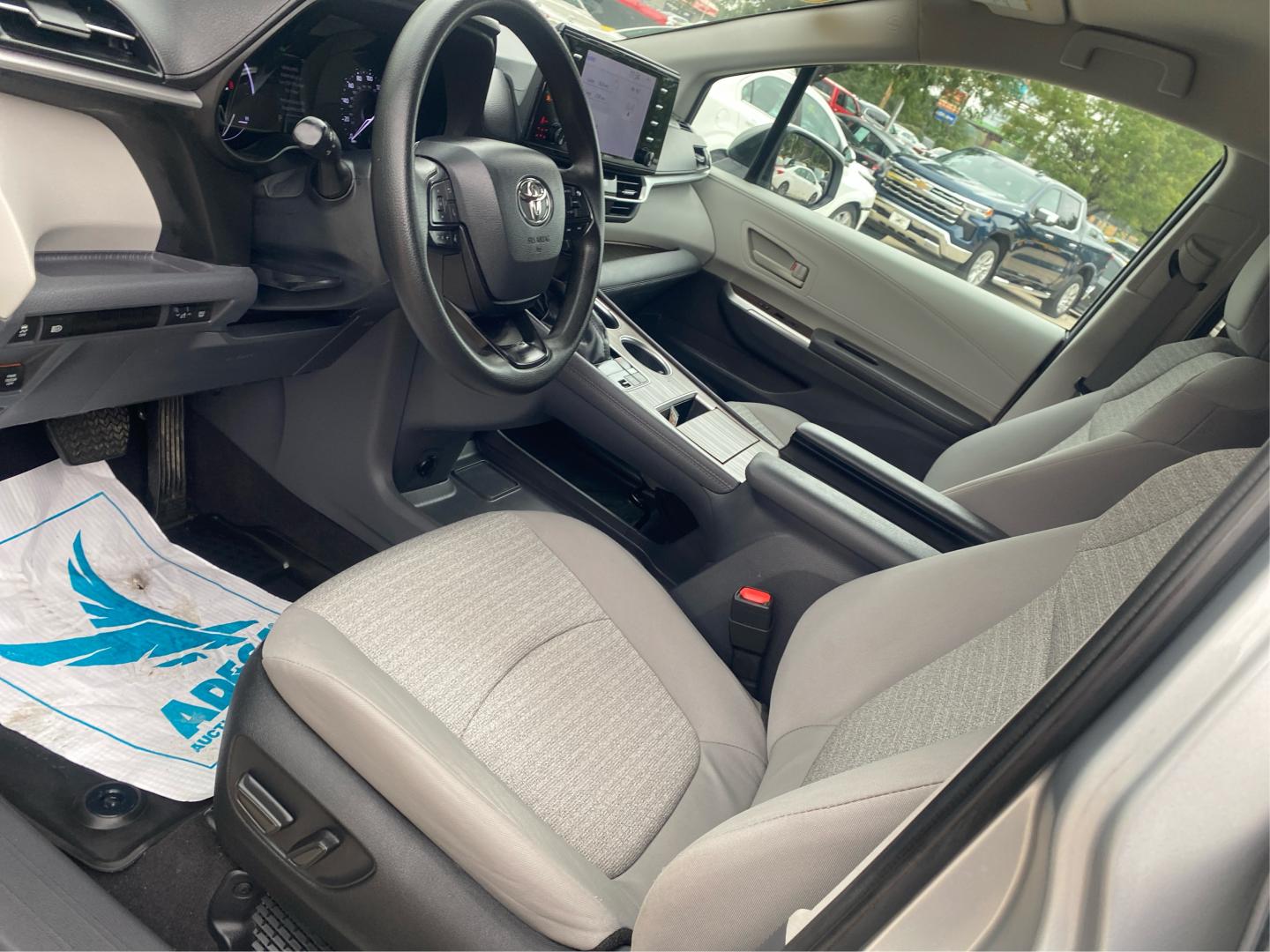 2023 SILVER TOYOTA SIENNA LE (5TDKRKEC7PS) with an 2.5L engine, Continuously Variable transmission, located at 908 SE 14th Street, Des Moines, IA, 50317, (515) 281-0330, 41.580303, -93.597046- Photo#8