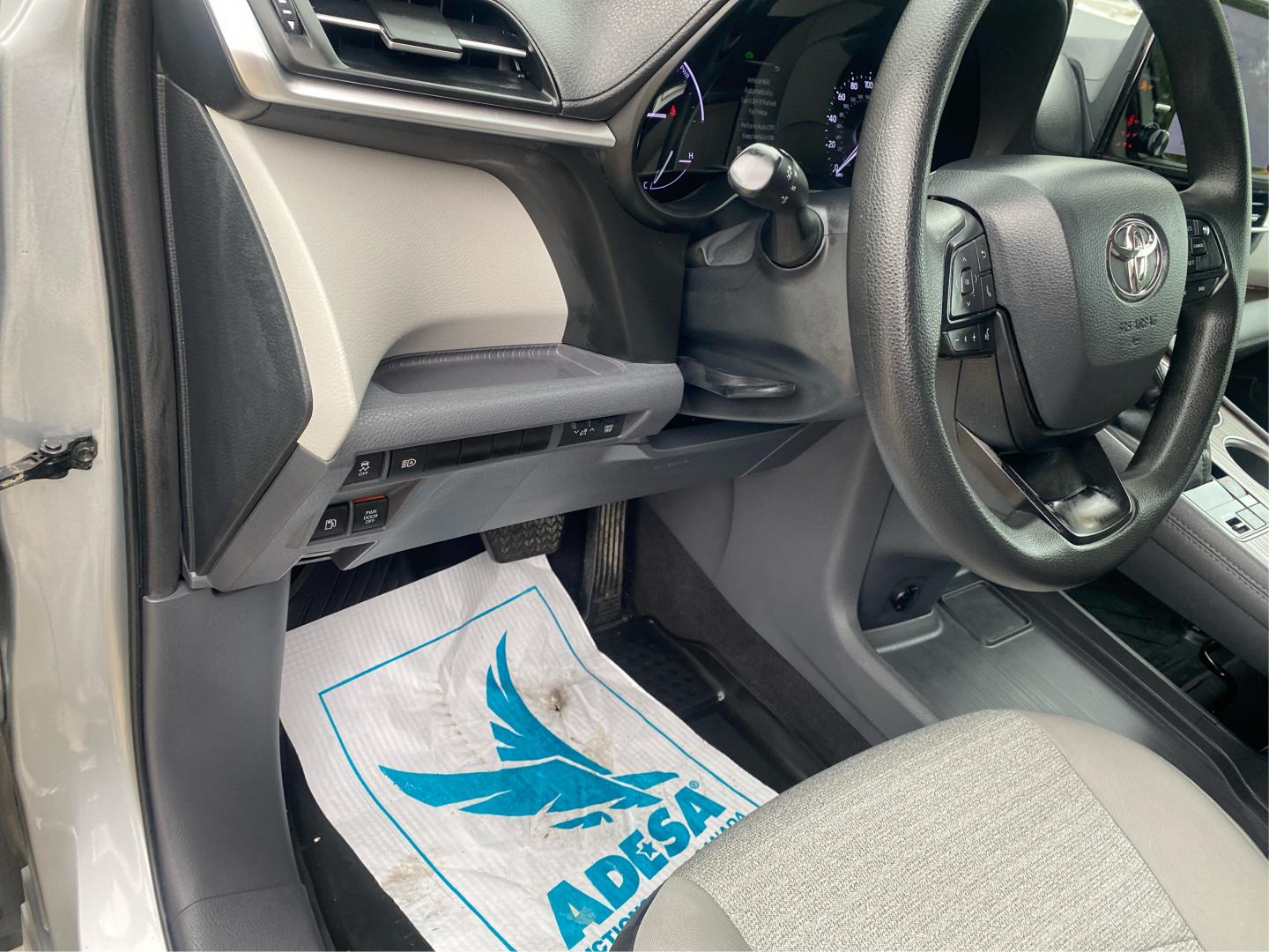 2023 SILVER TOYOTA SIENNA LE (5TDKRKEC7PS) with an 2.5L engine, Continuously Variable transmission, located at 908 SE 14th Street, Des Moines, IA, 50317, (515) 281-0330, 41.580303, -93.597046- Photo#17