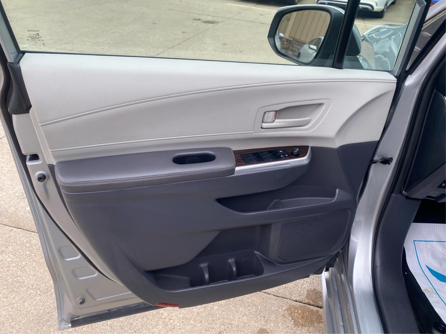 2023 SILVER TOYOTA SIENNA LE (5TDKRKEC7PS) with an 2.5L engine, Continuously Variable transmission, located at 908 SE 14th Street, Des Moines, IA, 50317, (515) 281-0330, 41.580303, -93.597046- Photo#19