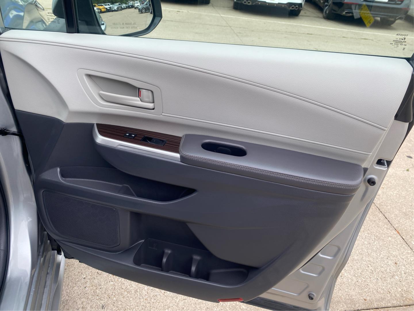 2023 SILVER TOYOTA SIENNA LE (5TDKRKEC7PS) with an 2.5L engine, Continuously Variable transmission, located at 908 SE 14th Street, Des Moines, IA, 50317, (515) 281-0330, 41.580303, -93.597046- Photo#20