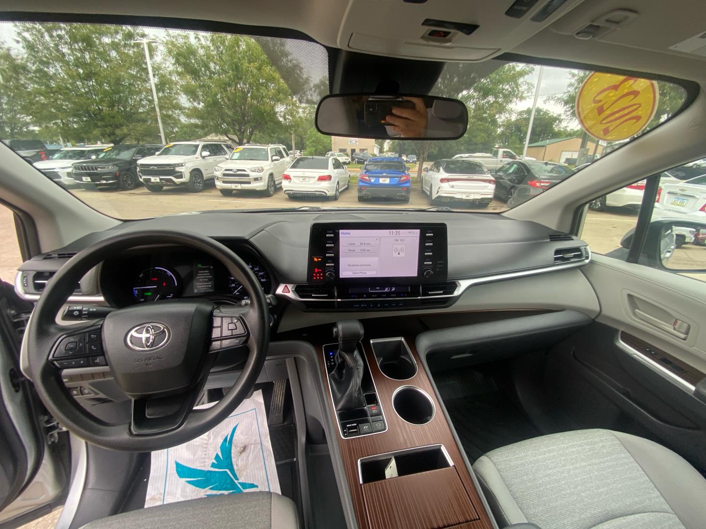 2023 SILVER TOYOTA SIENNA LE (5TDKRKEC7PS) with an 2.5L engine, Continuously Variable transmission, located at 908 SE 14th Street, Des Moines, IA, 50317, (515) 281-0330, 41.580303, -93.597046- Photo#21