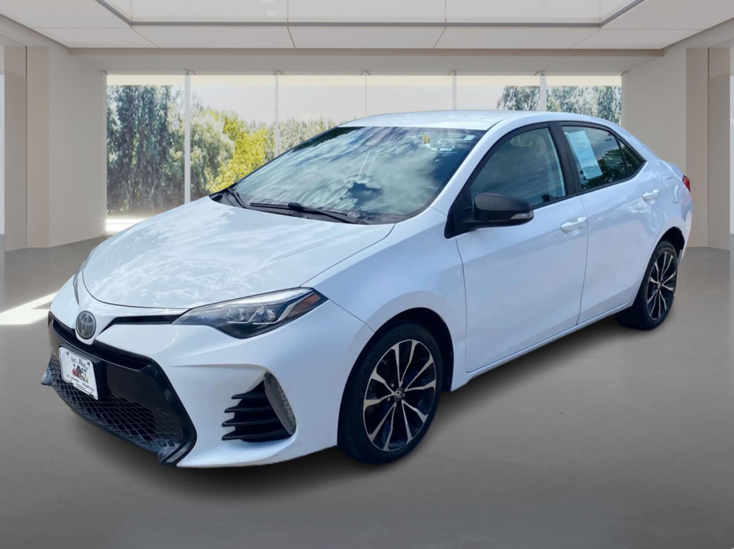 2018 WHITE TOYOTA COROLLA L (2T1BURHE8JC) with an 1.8L engine, Continuously Variable transmission, located at 908 SE 14th Street, Des Moines, IA, 50317, (515) 281-0330, 41.580303, -93.597046- Photo#7