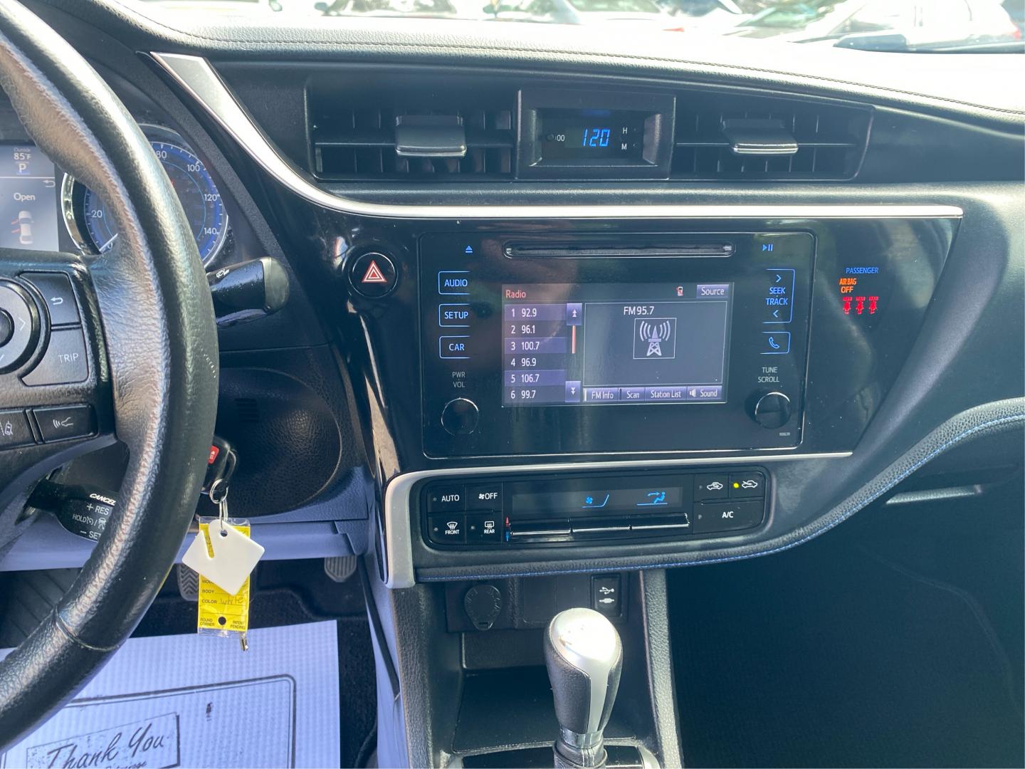 2018 WHITE TOYOTA COROLLA L (2T1BURHE8JC) with an 1.8L engine, Continuously Variable transmission, located at 908 SE 14th Street, Des Moines, IA, 50317, (515) 281-0330, 41.580303, -93.597046- Photo#13