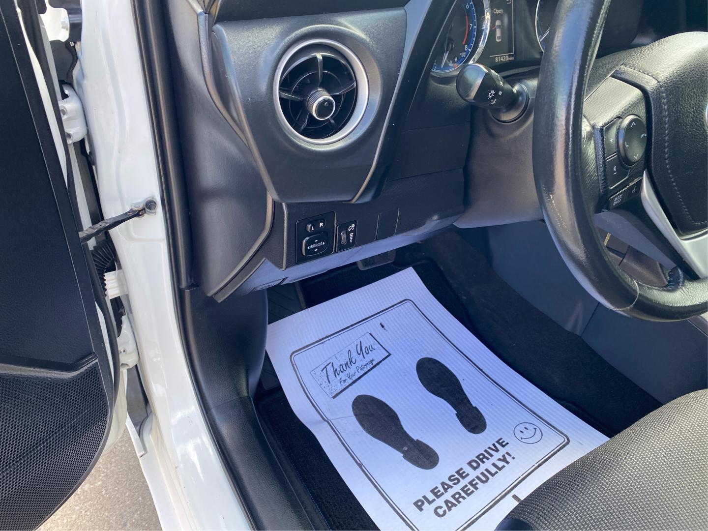 2018 WHITE TOYOTA COROLLA L (2T1BURHE8JC) with an 1.8L engine, Continuously Variable transmission, located at 908 SE 14th Street, Des Moines, IA, 50317, (515) 281-0330, 41.580303, -93.597046- Photo#17