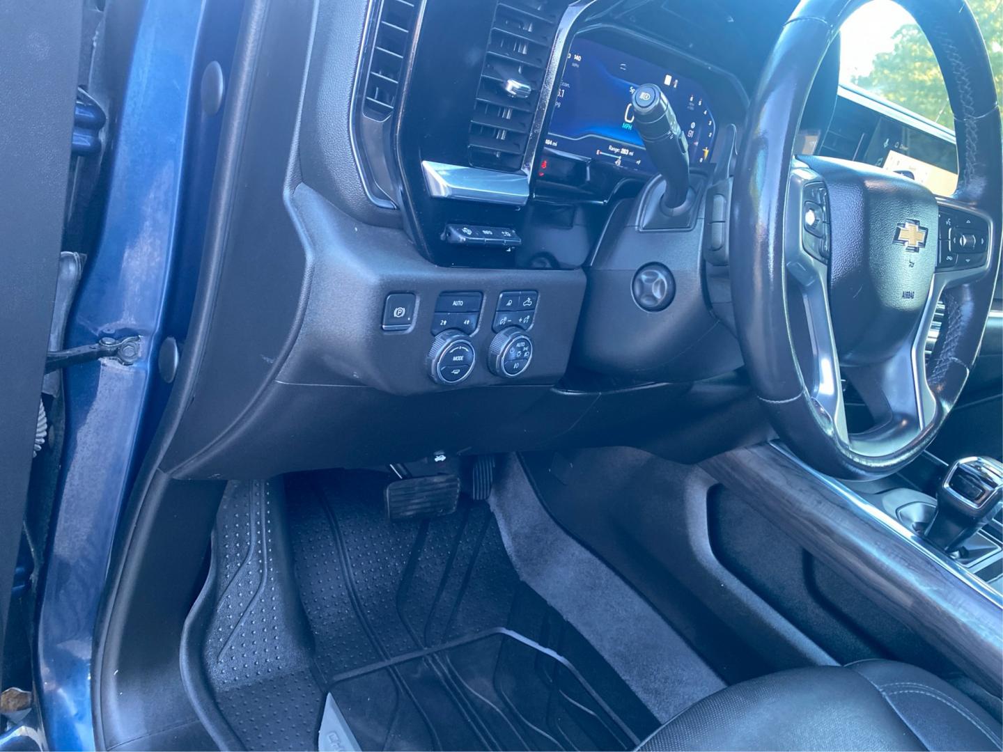 2022 BLUE CHEVROLET SILVERADO 1500 LTZ (1GCUDGET4NZ) with an 3.0L engine, Automatic transmission, located at 908 SE 14th Street, Des Moines, IA, 50317, (515) 281-0330, 41.580303, -93.597046- Photo#16