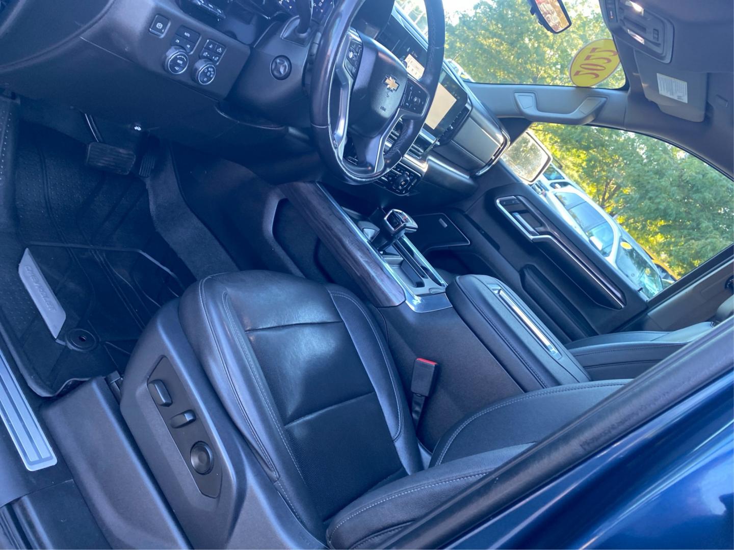 2022 BLUE CHEVROLET SILVERADO 1500 LTZ (1GCUDGET4NZ) with an 3.0L engine, Automatic transmission, located at 908 SE 14th Street, Des Moines, IA, 50317, (515) 281-0330, 41.580303, -93.597046- Photo#17
