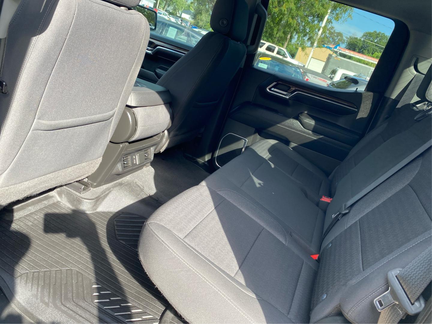 2022 BLACK CHEVROLET SILVERADO 1500 LT TRAIL BOSS (3GCPDFEK2NG) with an 2.7L engine, Automatic transmission, located at 908 SE 14th Street, Des Moines, IA, 50317, (515) 281-0330, 41.580303, -93.597046- Photo#9