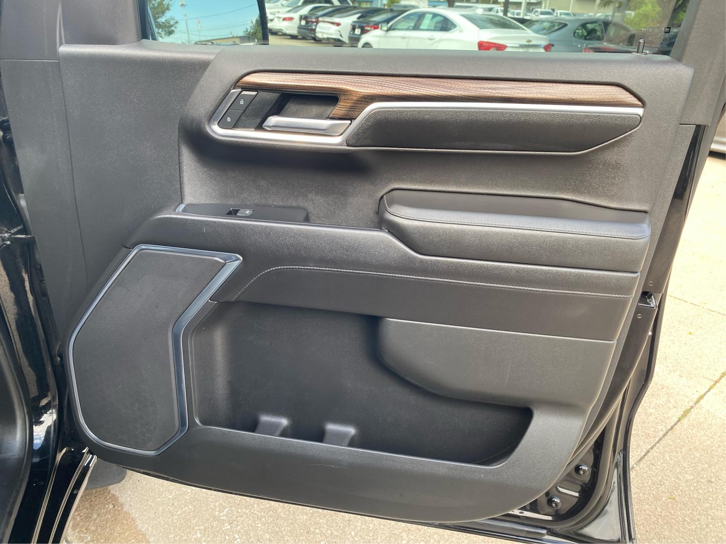 2022 BLACK CHEVROLET SILVERADO 1500 LT TRAIL BOSS (3GCPDFEK2NG) with an 2.7L engine, Automatic transmission, located at 908 SE 14th Street, Des Moines, IA, 50317, (515) 281-0330, 41.580303, -93.597046- Photo#19