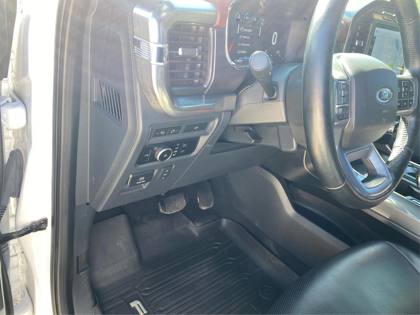 2023 WHITE FORD F150 SUPERCREW LARIAT (1FTEW1EPXPK) with an 2.7L engine, Automatic transmission, located at 908 SE 14th Street, Des Moines, IA, 50317, (515) 281-0330, 41.580303, -93.597046- Photo#16