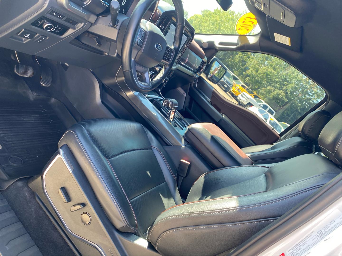 2023 WHITE FORD F150 SUPERCREW LARIAT (1FTEW1EPXPK) with an 2.7L engine, Automatic transmission, located at 908 SE 14th Street, Des Moines, IA, 50317, (515) 281-0330, 41.580303, -93.597046- Photo#17
