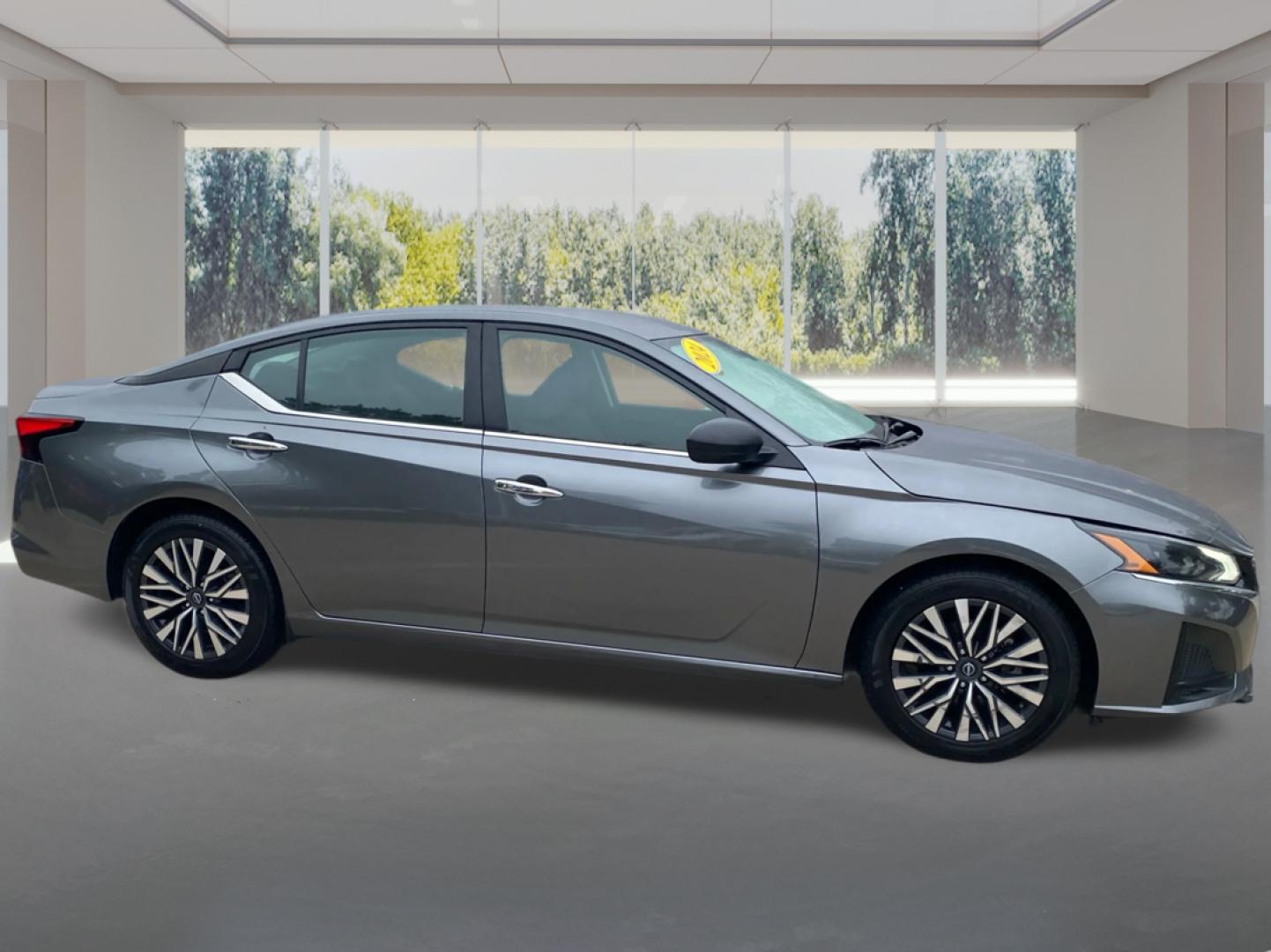 2024 GRAY NISSAN ALTIMA SV (1N4BL4DV8RN) with an 2.5L engine, Continuously Variable transmission, located at 908 SE 14th Street, Des Moines, IA, 50317, (515) 281-0330, 41.580303, -93.597046- Photo#1