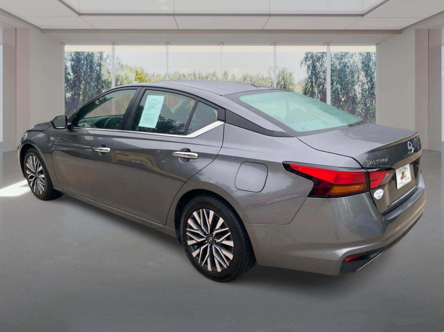 2024 GRAY NISSAN ALTIMA SV (1N4BL4DV8RN) with an 2.5L engine, Continuously Variable transmission, located at 908 SE 14th Street, Des Moines, IA, 50317, (515) 281-0330, 41.580303, -93.597046- Photo#4