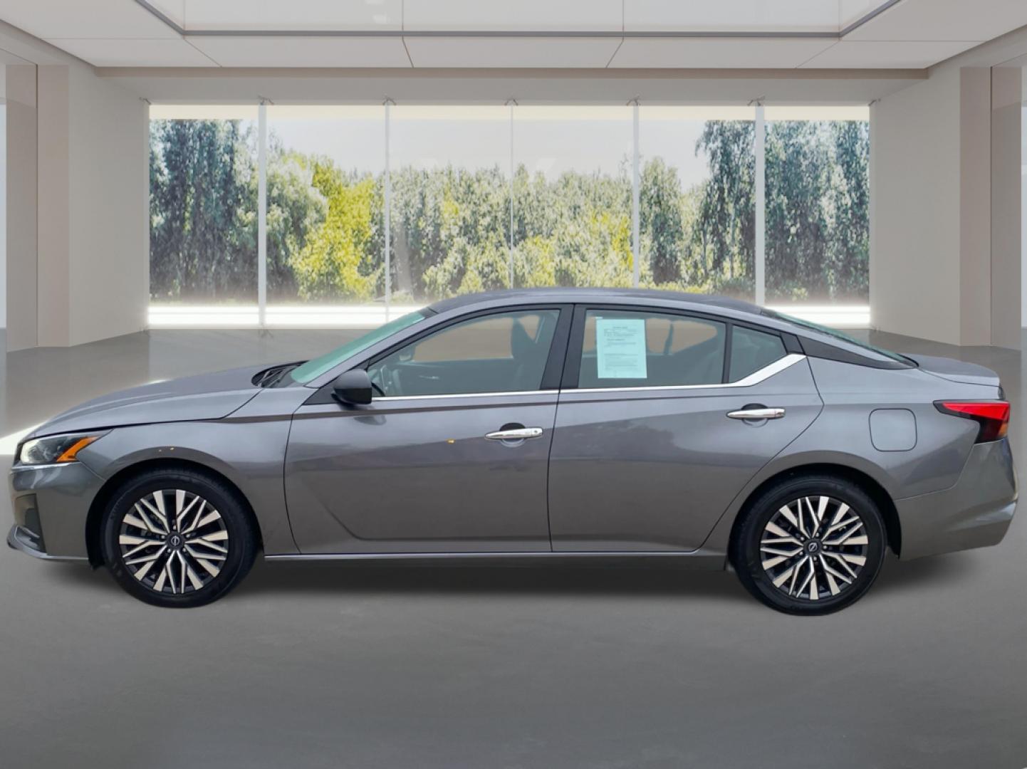 2024 GRAY NISSAN ALTIMA SV (1N4BL4DV8RN) with an 2.5L engine, Continuously Variable transmission, located at 908 SE 14th Street, Des Moines, IA, 50317, (515) 281-0330, 41.580303, -93.597046- Photo#5