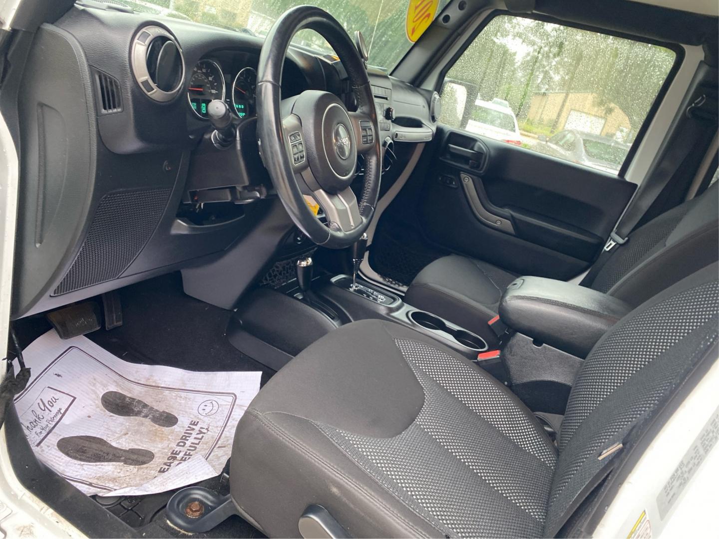 2016 WHITE JEEP WRANGLER UNLIMI SPORT (1C4BJWDG5GL) with an 3.6L engine, Automatic transmission, located at 908 SE 14th Street, Des Moines, IA, 50317, (515) 281-0330, 41.580303, -93.597046- Photo#8