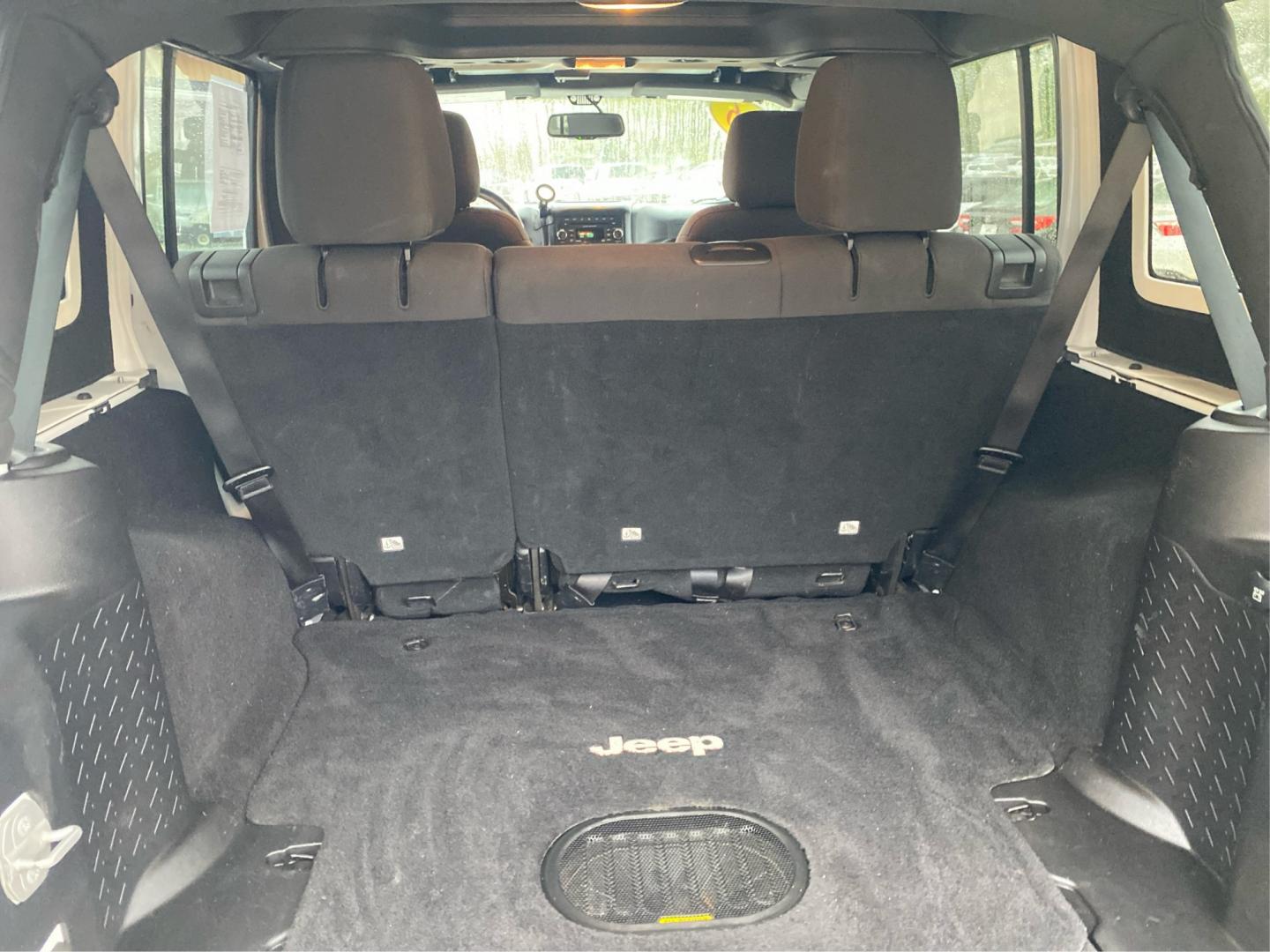 2016 WHITE JEEP WRANGLER UNLIMI SPORT (1C4BJWDG5GL) with an 3.6L engine, Automatic transmission, located at 908 SE 14th Street, Des Moines, IA, 50317, (515) 281-0330, 41.580303, -93.597046- Photo#12