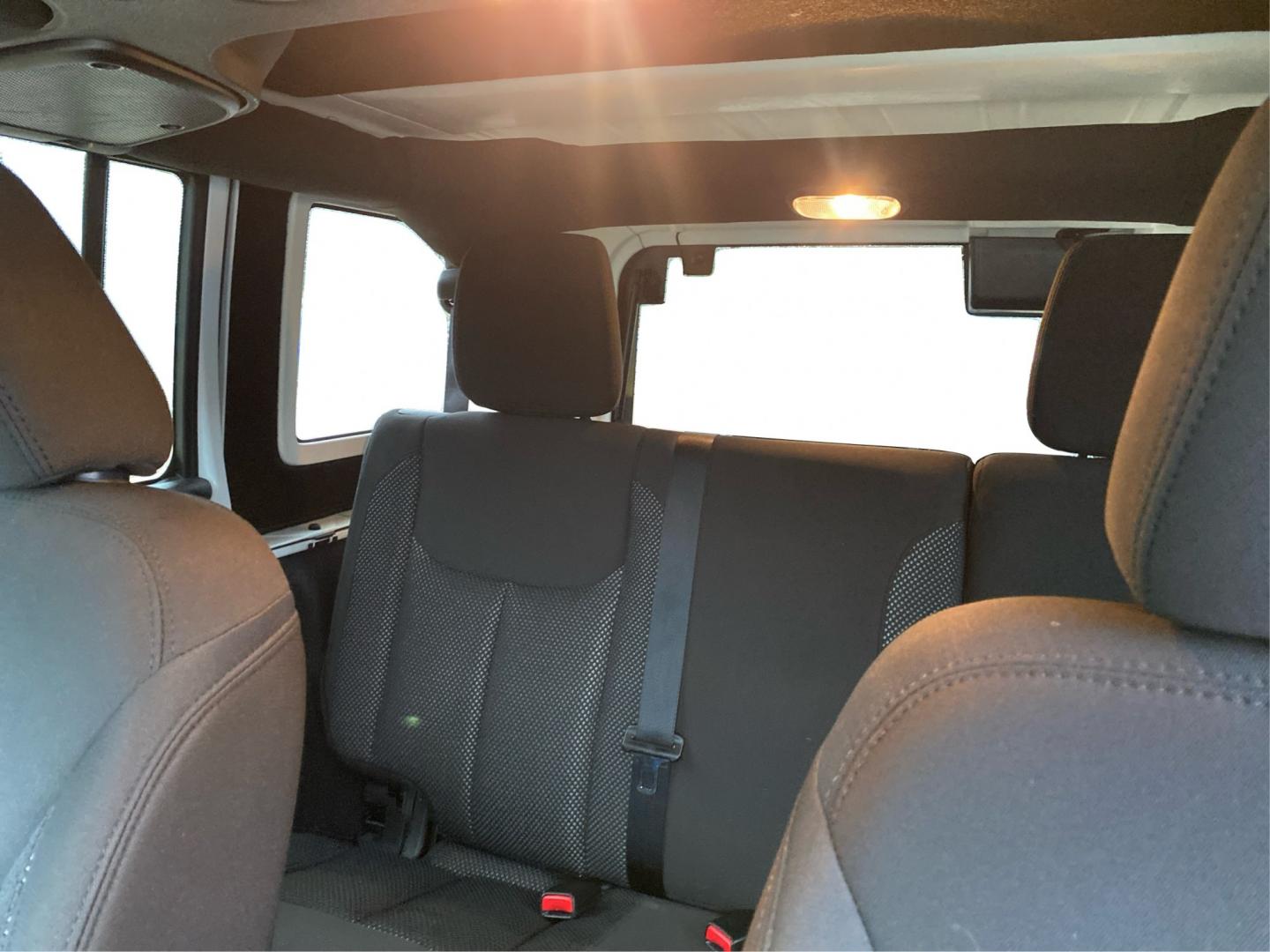2016 WHITE JEEP WRANGLER UNLIMI SPORT (1C4BJWDG5GL) with an 3.6L engine, Automatic transmission, located at 908 SE 14th Street, Des Moines, IA, 50317, (515) 281-0330, 41.580303, -93.597046- Photo#14