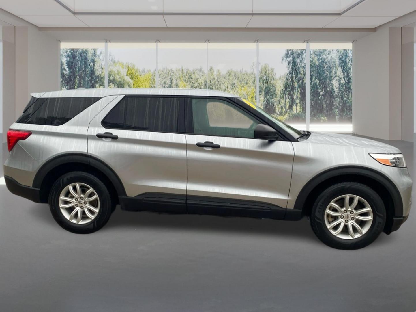 2020 SILVER FORD EXPLORER (1FMSK8BB3LG) with an 3.3L engine, Automatic transmission, located at 908 SE 14th Street, Des Moines, IA, 50317, (515) 281-0330, 41.580303, -93.597046- Photo#1