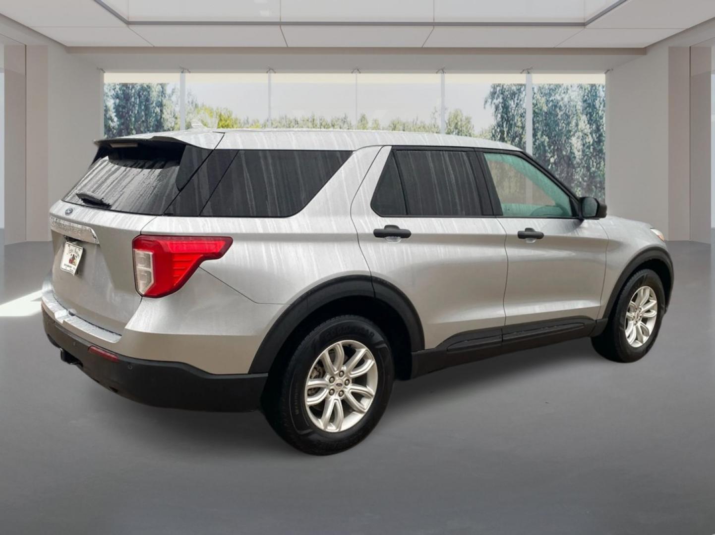 2020 SILVER FORD EXPLORER (1FMSK8BB3LG) with an 3.3L engine, Automatic transmission, located at 908 SE 14th Street, Des Moines, IA, 50317, (515) 281-0330, 41.580303, -93.597046- Photo#2