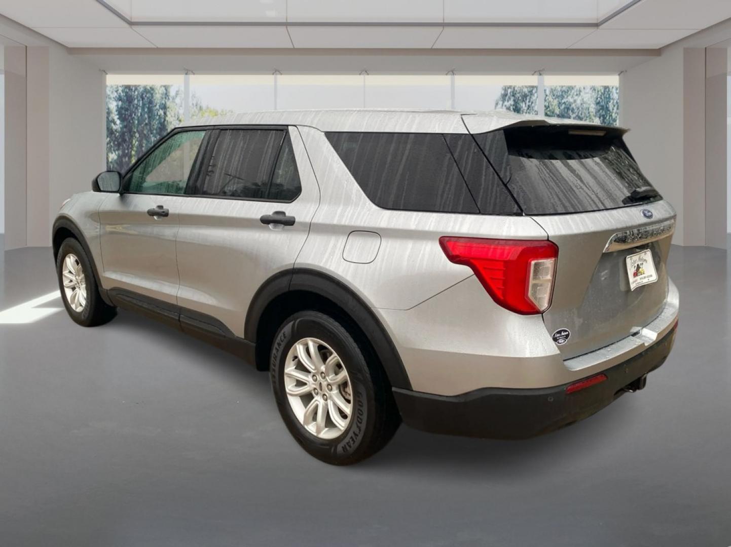 2020 SILVER FORD EXPLORER (1FMSK8BB3LG) with an 3.3L engine, Automatic transmission, located at 908 SE 14th Street, Des Moines, IA, 50317, (515) 281-0330, 41.580303, -93.597046- Photo#4