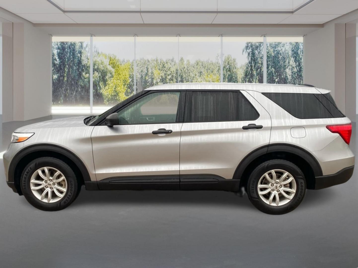 2020 SILVER FORD EXPLORER (1FMSK8BB3LG) with an 3.3L engine, Automatic transmission, located at 908 SE 14th Street, Des Moines, IA, 50317, (515) 281-0330, 41.580303, -93.597046- Photo#5