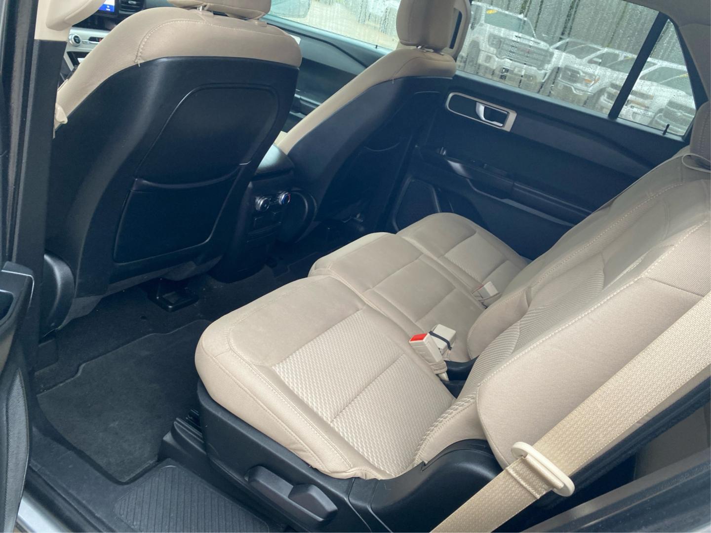 2020 SILVER FORD EXPLORER (1FMSK8BB3LG) with an 3.3L engine, Automatic transmission, located at 908 SE 14th Street, Des Moines, IA, 50317, (515) 281-0330, 41.580303, -93.597046- Photo#9