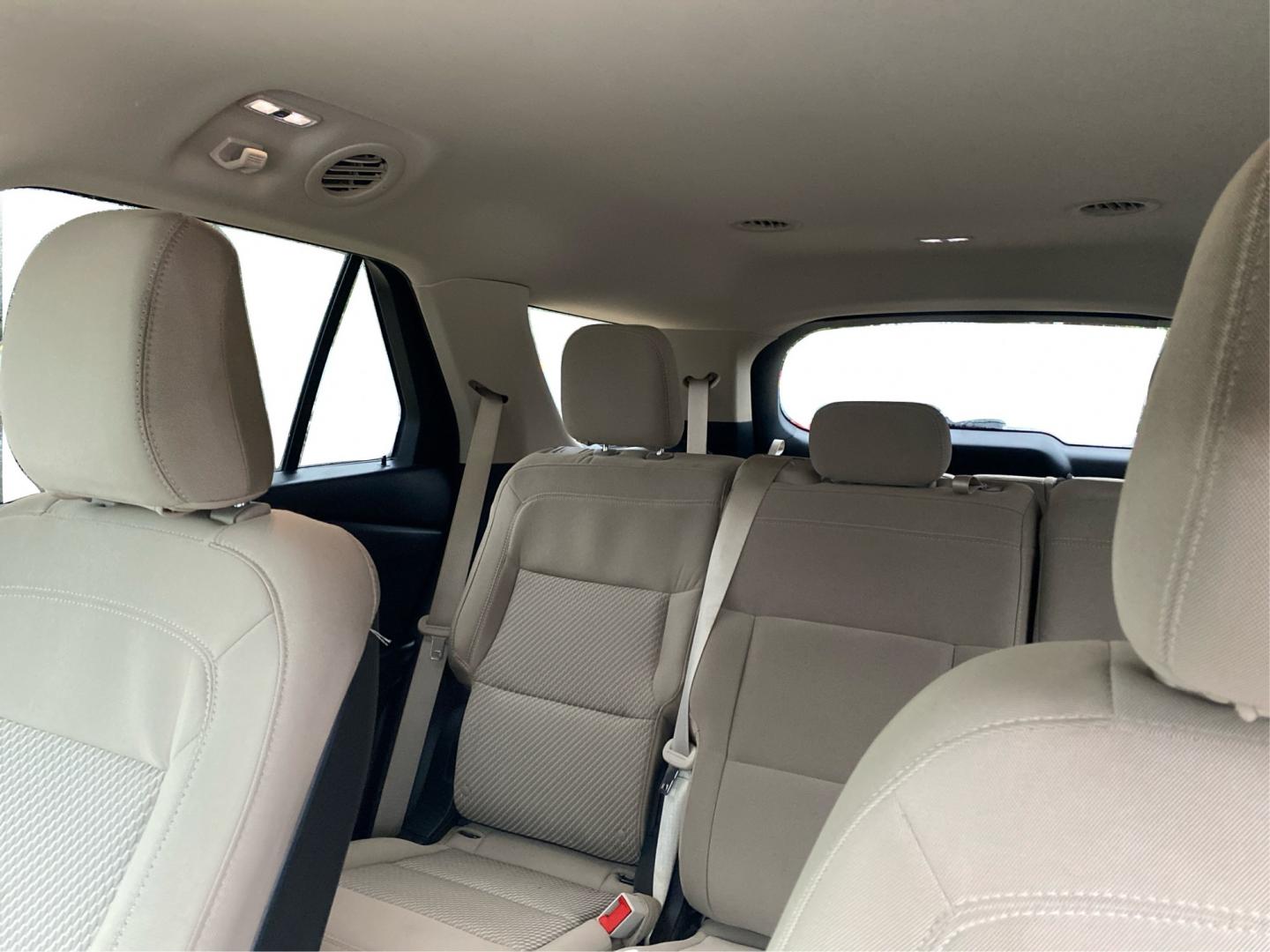 2020 SILVER FORD EXPLORER (1FMSK8BB3LG) with an 3.3L engine, Automatic transmission, located at 908 SE 14th Street, Des Moines, IA, 50317, (515) 281-0330, 41.580303, -93.597046- Photo#14