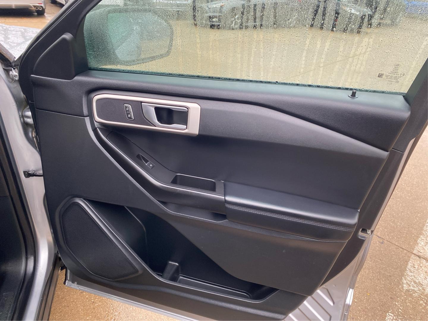 2020 SILVER FORD EXPLORER (1FMSK8BB3LG) with an 3.3L engine, Automatic transmission, located at 908 SE 14th Street, Des Moines, IA, 50317, (515) 281-0330, 41.580303, -93.597046- Photo#20