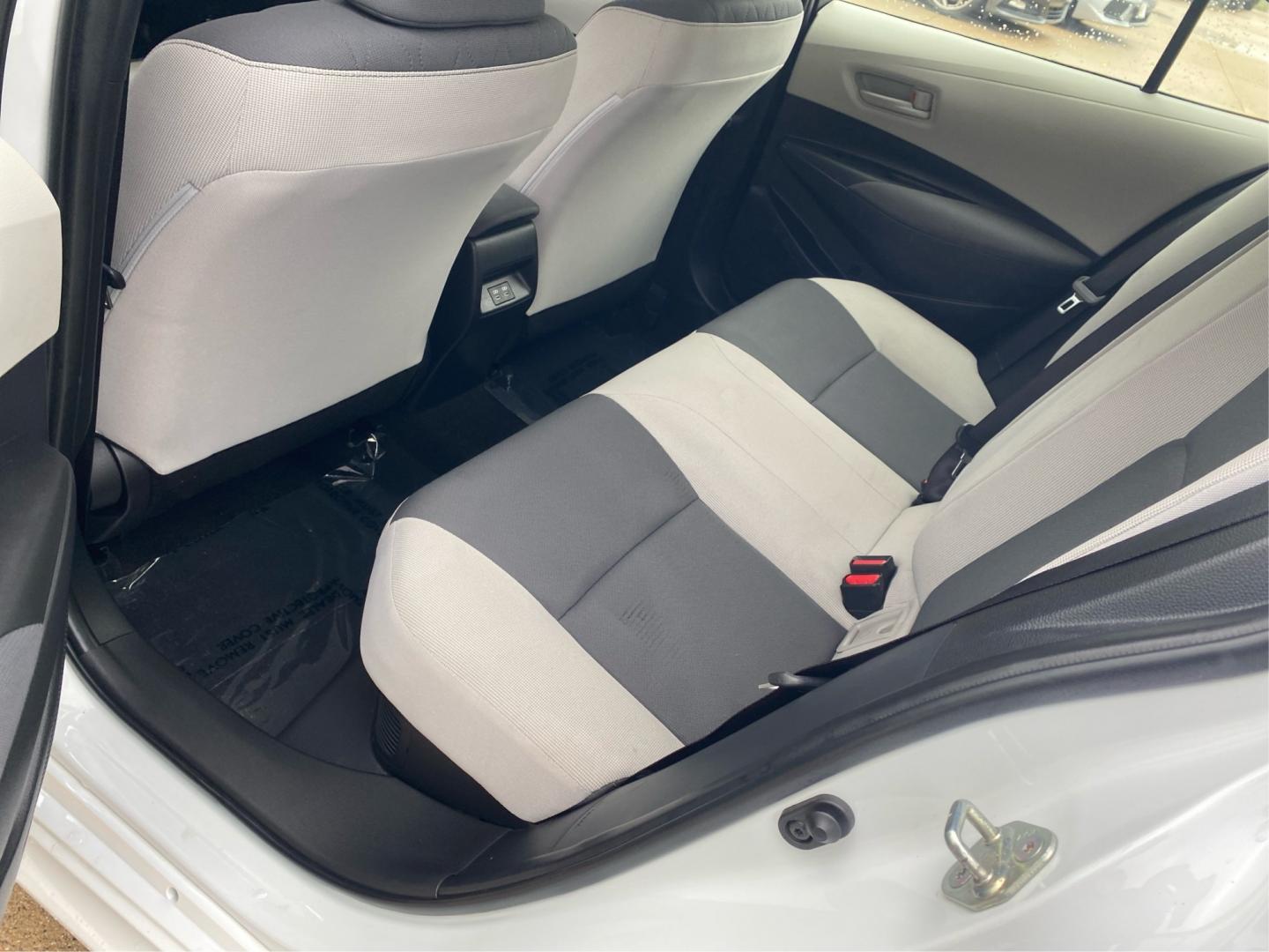 2023 WHITE TOYOTA COROLLA LE (JTDBCMFE8PJ) with an 1.8L engine, Continuously Variable transmission, located at 908 SE 14th Street, Des Moines, IA, 50317, (515) 281-0330, 41.580303, -93.597046- Photo#9