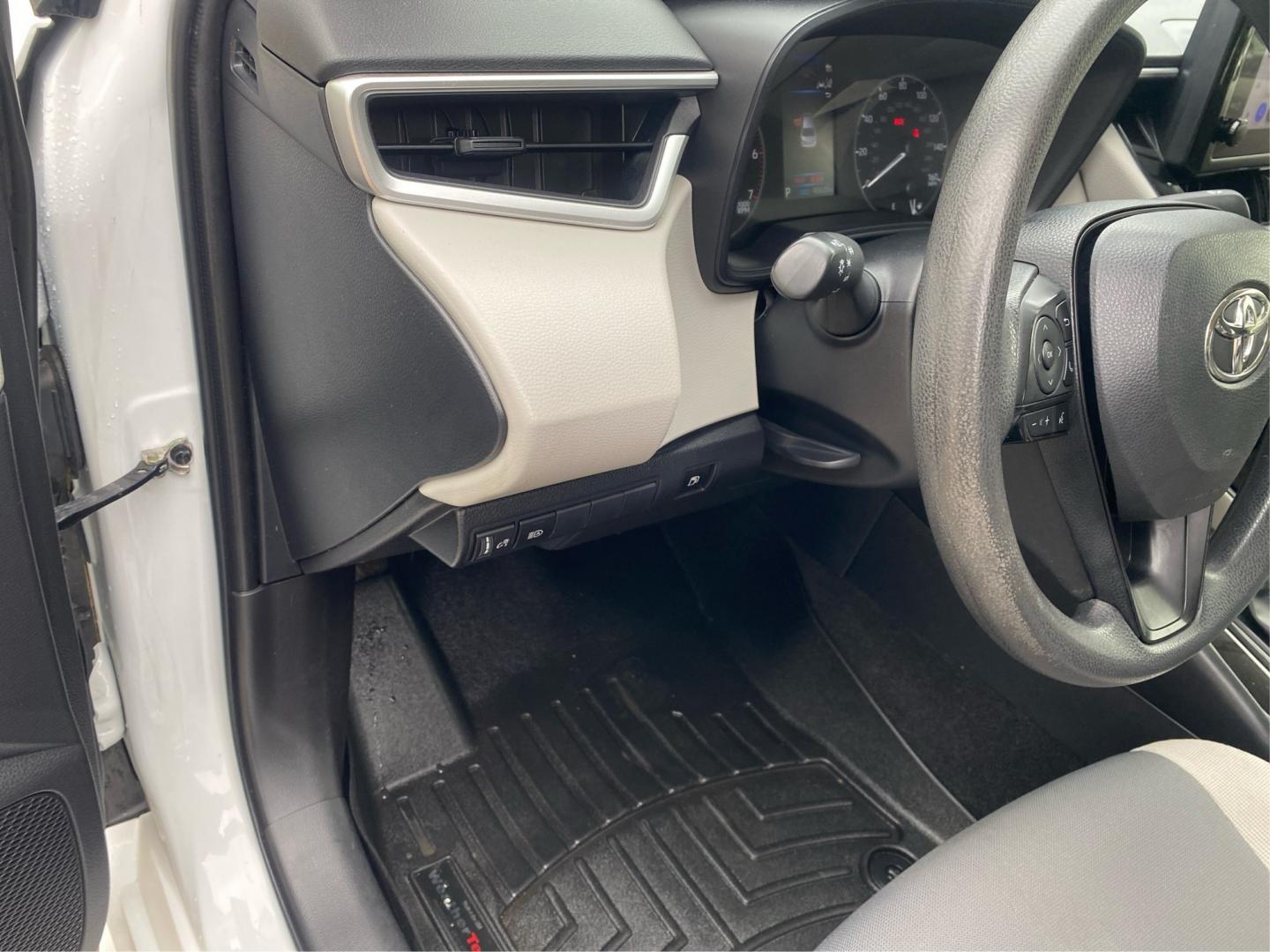 2023 WHITE TOYOTA COROLLA LE (JTDBCMFE8PJ) with an 1.8L engine, Continuously Variable transmission, located at 908 SE 14th Street, Des Moines, IA, 50317, (515) 281-0330, 41.580303, -93.597046- Photo#17