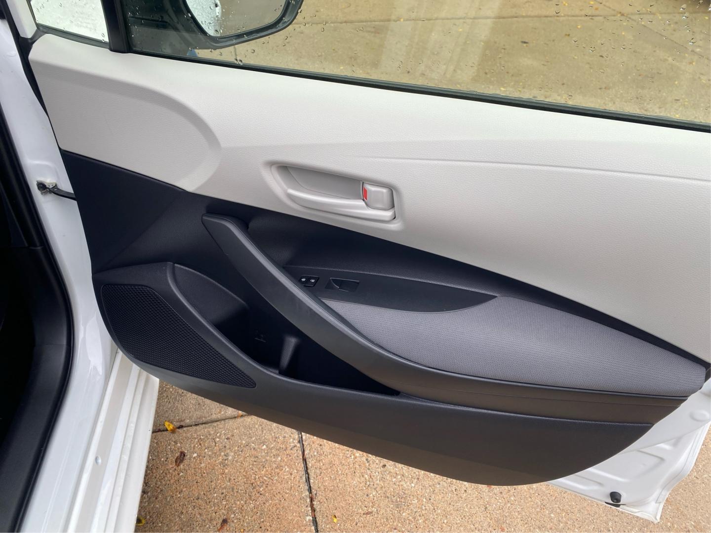 2023 WHITE TOYOTA COROLLA LE (JTDBCMFE8PJ) with an 1.8L engine, Continuously Variable transmission, located at 908 SE 14th Street, Des Moines, IA, 50317, (515) 281-0330, 41.580303, -93.597046- Photo#20