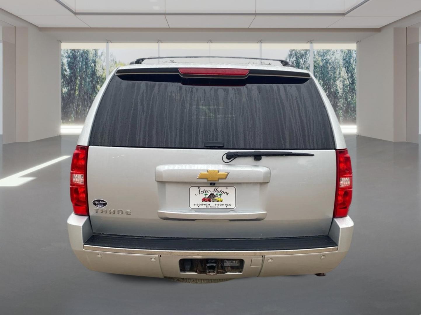 2013 SILVER CHEVROLET TAHOE 1500 LTZ (1GNSKCE08DR) with an 5.3L engine, Automatic transmission, located at 908 SE 14th Street, Des Moines, IA, 50317, (515) 281-0330, 41.580303, -93.597046- Photo#3