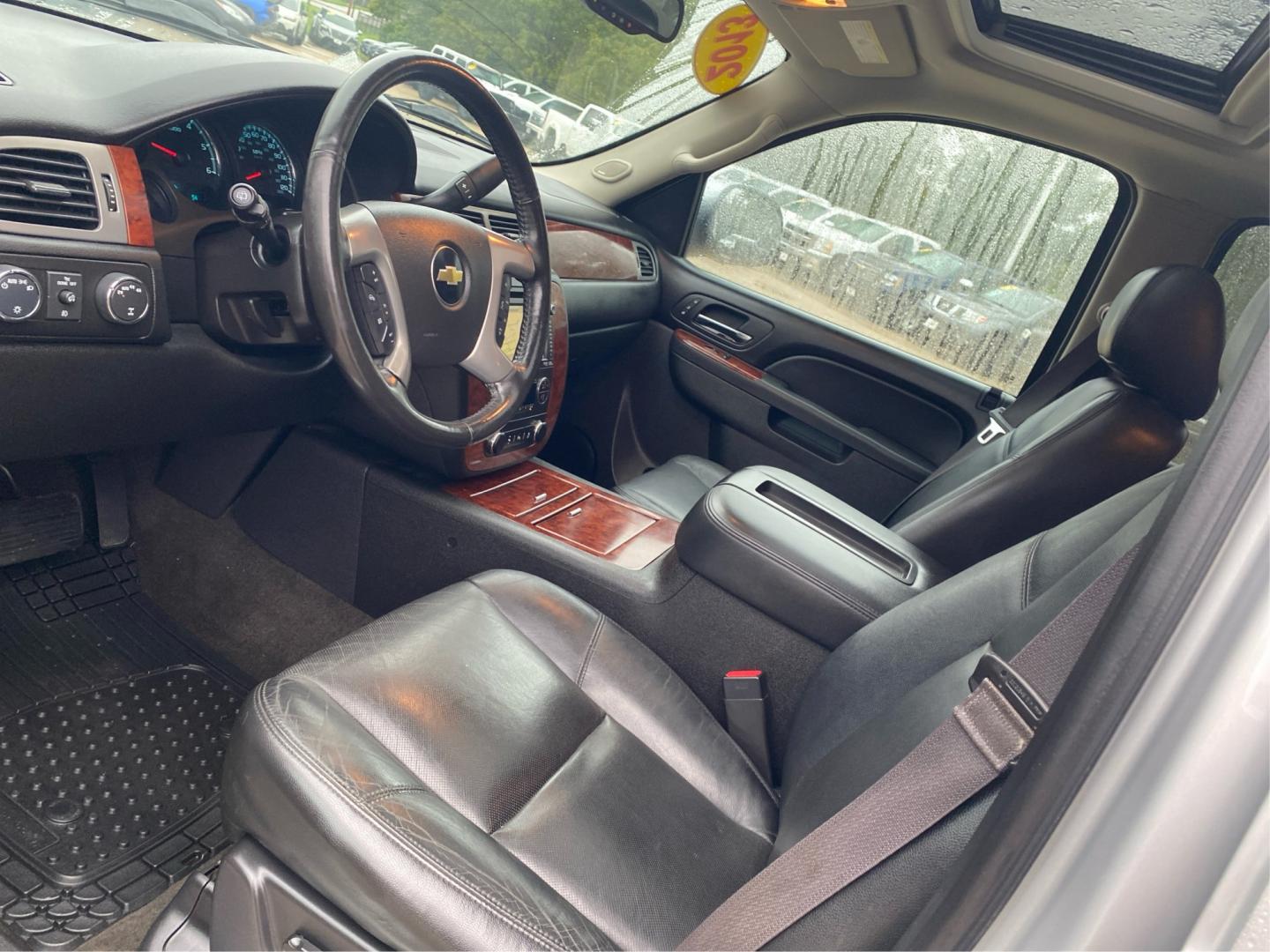 2013 SILVER CHEVROLET TAHOE 1500 LTZ (1GNSKCE08DR) with an 5.3L engine, Automatic transmission, located at 908 SE 14th Street, Des Moines, IA, 50317, (515) 281-0330, 41.580303, -93.597046- Photo#8