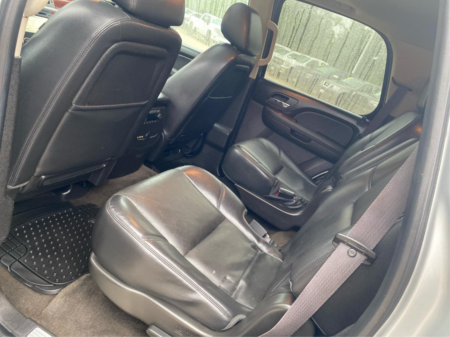 2013 SILVER CHEVROLET TAHOE 1500 LTZ (1GNSKCE08DR) with an 5.3L engine, Automatic transmission, located at 908 SE 14th Street, Des Moines, IA, 50317, (515) 281-0330, 41.580303, -93.597046- Photo#9
