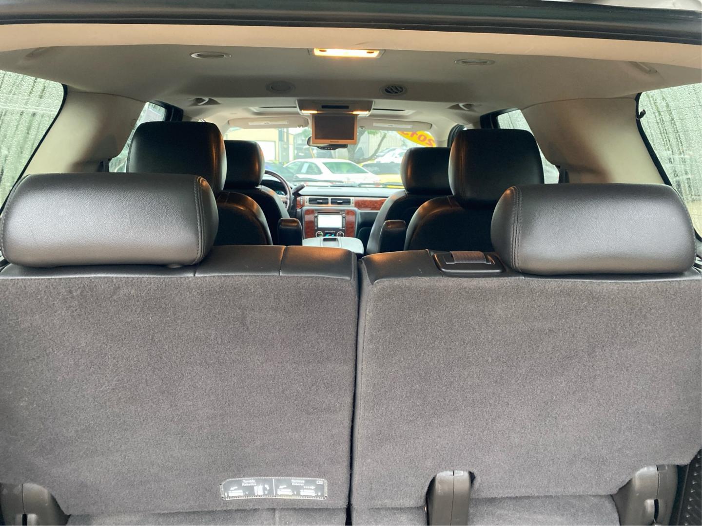 2013 SILVER CHEVROLET TAHOE 1500 LTZ (1GNSKCE08DR) with an 5.3L engine, Automatic transmission, located at 908 SE 14th Street, Des Moines, IA, 50317, (515) 281-0330, 41.580303, -93.597046- Photo#12