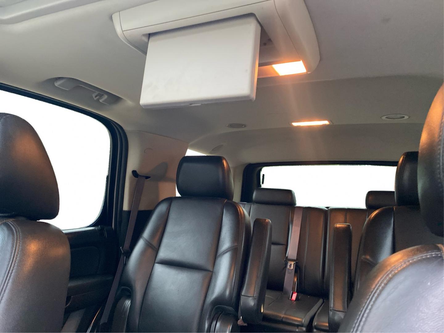 2013 SILVER CHEVROLET TAHOE 1500 LTZ (1GNSKCE08DR) with an 5.3L engine, Automatic transmission, located at 908 SE 14th Street, Des Moines, IA, 50317, (515) 281-0330, 41.580303, -93.597046- Photo#14