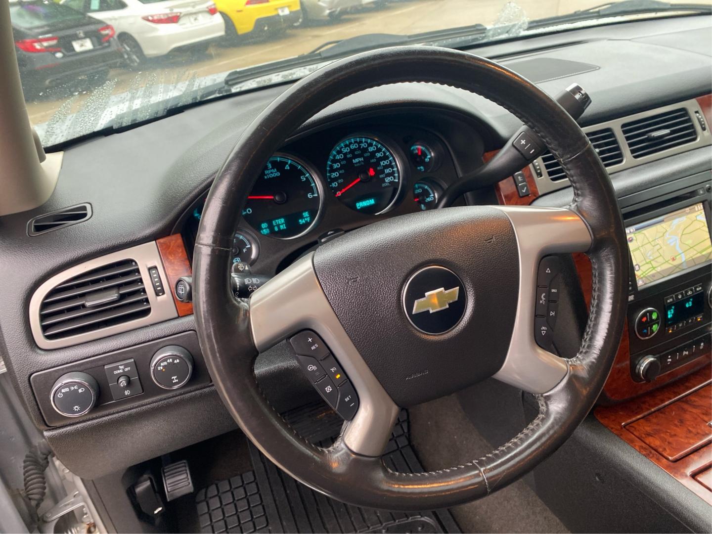 2013 SILVER CHEVROLET TAHOE 1500 LTZ (1GNSKCE08DR) with an 5.3L engine, Automatic transmission, located at 908 SE 14th Street, Des Moines, IA, 50317, (515) 281-0330, 41.580303, -93.597046- Photo#16